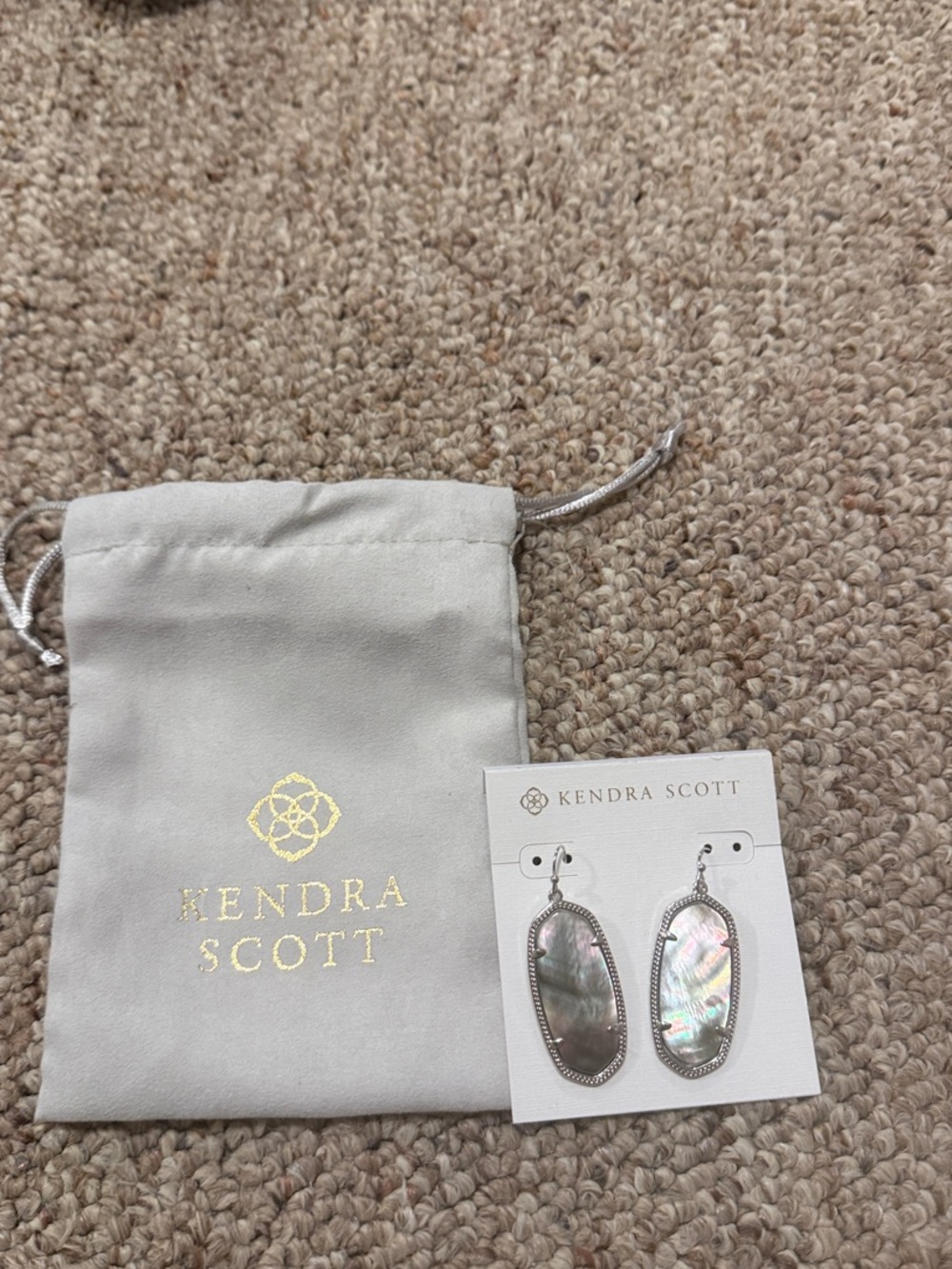 Kendra Scott Iridescent Mother-of-Pearl Drop Earrings in Silver